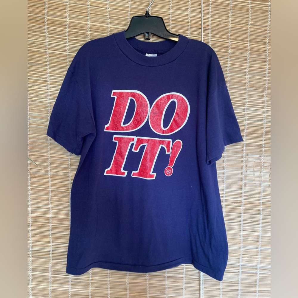 Vintage graphic t-shirt “Do it”